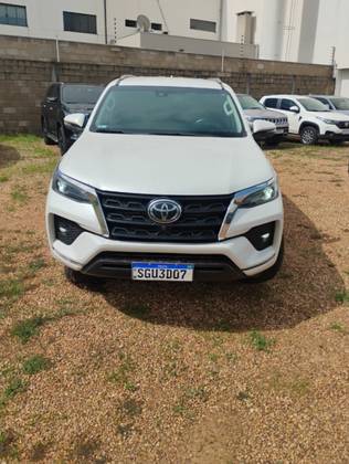 TOYOTA HILUX SW4 2.8 D-4D TURBO DIESEL SRX 7L 4X4 AUTOMÁTICO